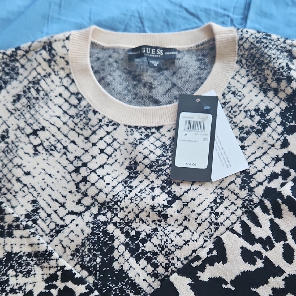GUESS Crop Women's Sweater in Black and Cream Animal Pattern. Size M